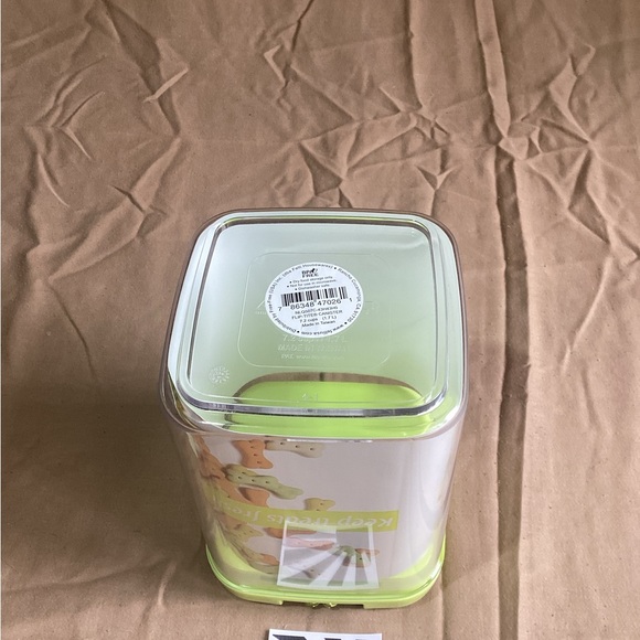 Felli Pet Storage Container - Picture 3 of 3